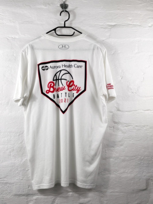 Under Armour – Brew City Battle 2022 Basketball T-Shirt (Retro Sports Style, White, Size L)