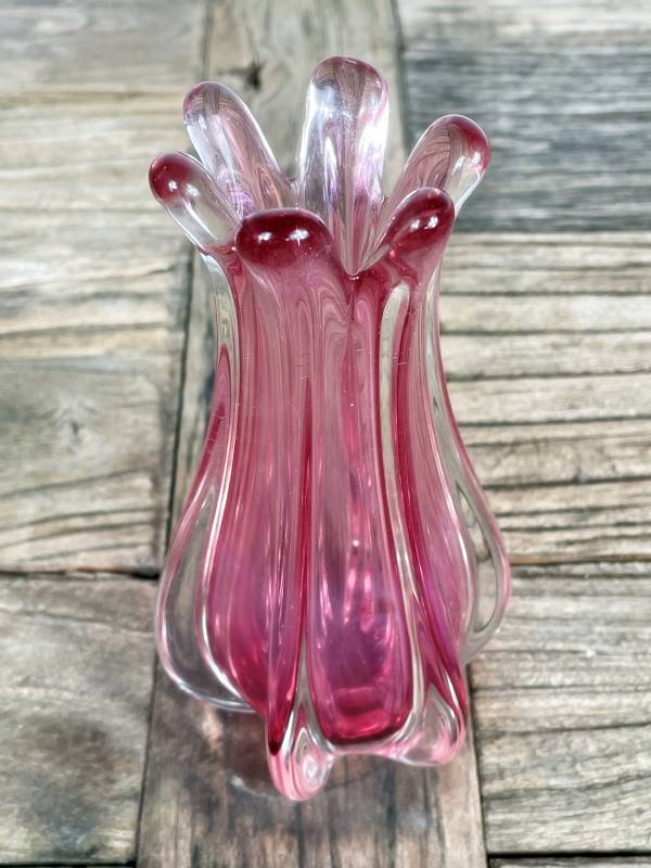 Schlanke roséfarbene Glasvase im Art-Glass-Stil – Vintage Design, ca. 18 cm