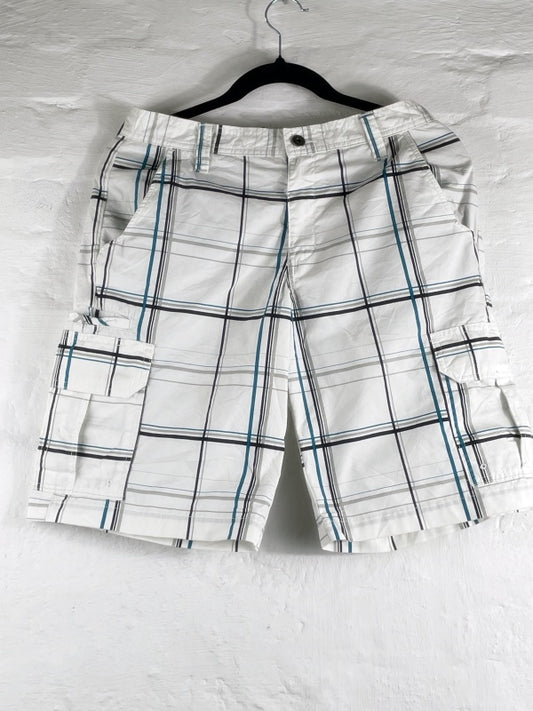 Dickies Retro Karo Shorts – Weiß mit Blau-Schwarz Muster, Größe 29