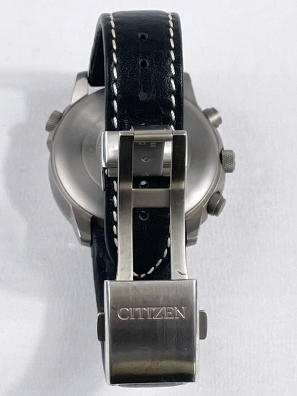 Citizen Eco-Drive Funkuhr – Chronograph, Titan-Gehäuse, Saphirglas, Lederarmband