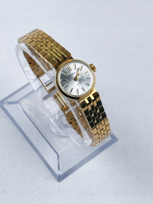 Elegante Retro Damenarmbanduhr Chaka – Goldfarbenes Armband, Handaufzug