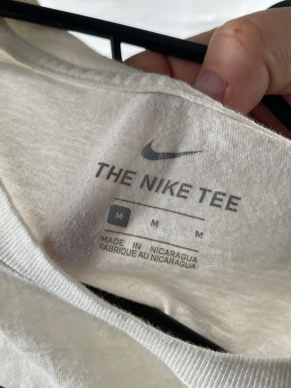 Nike – White Swoosh Logo T-Shirt, Größe M