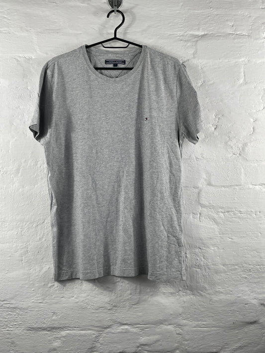 Tommy Hilfiger – Grey Logo Embroidery T-Shirt, Größe L