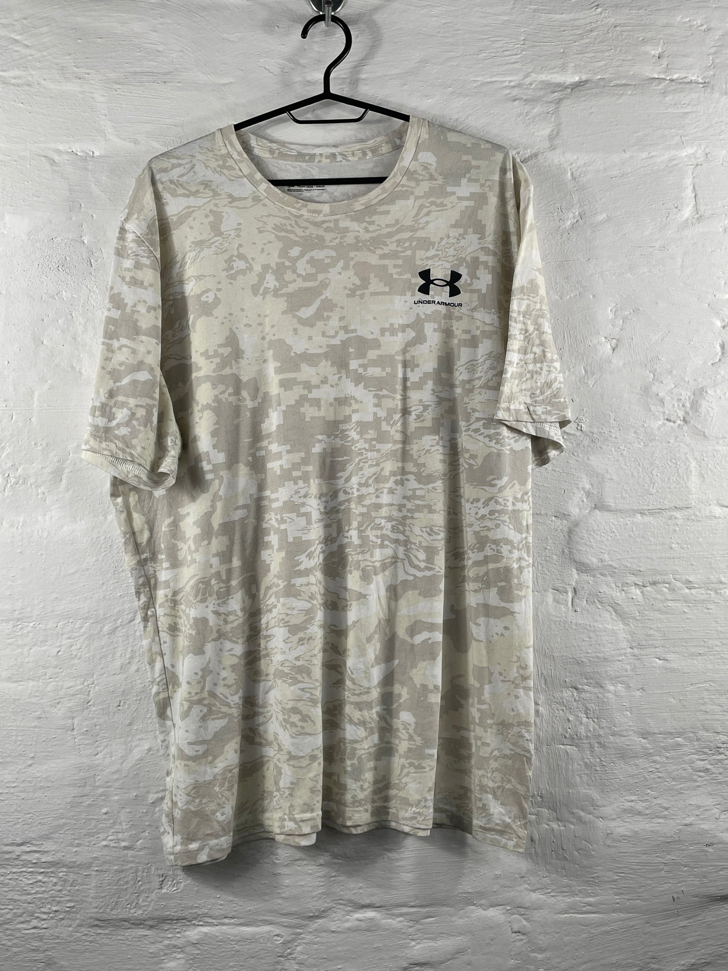 Under Armour – Loose Fit Camo Performance T-Shirt, Größe L