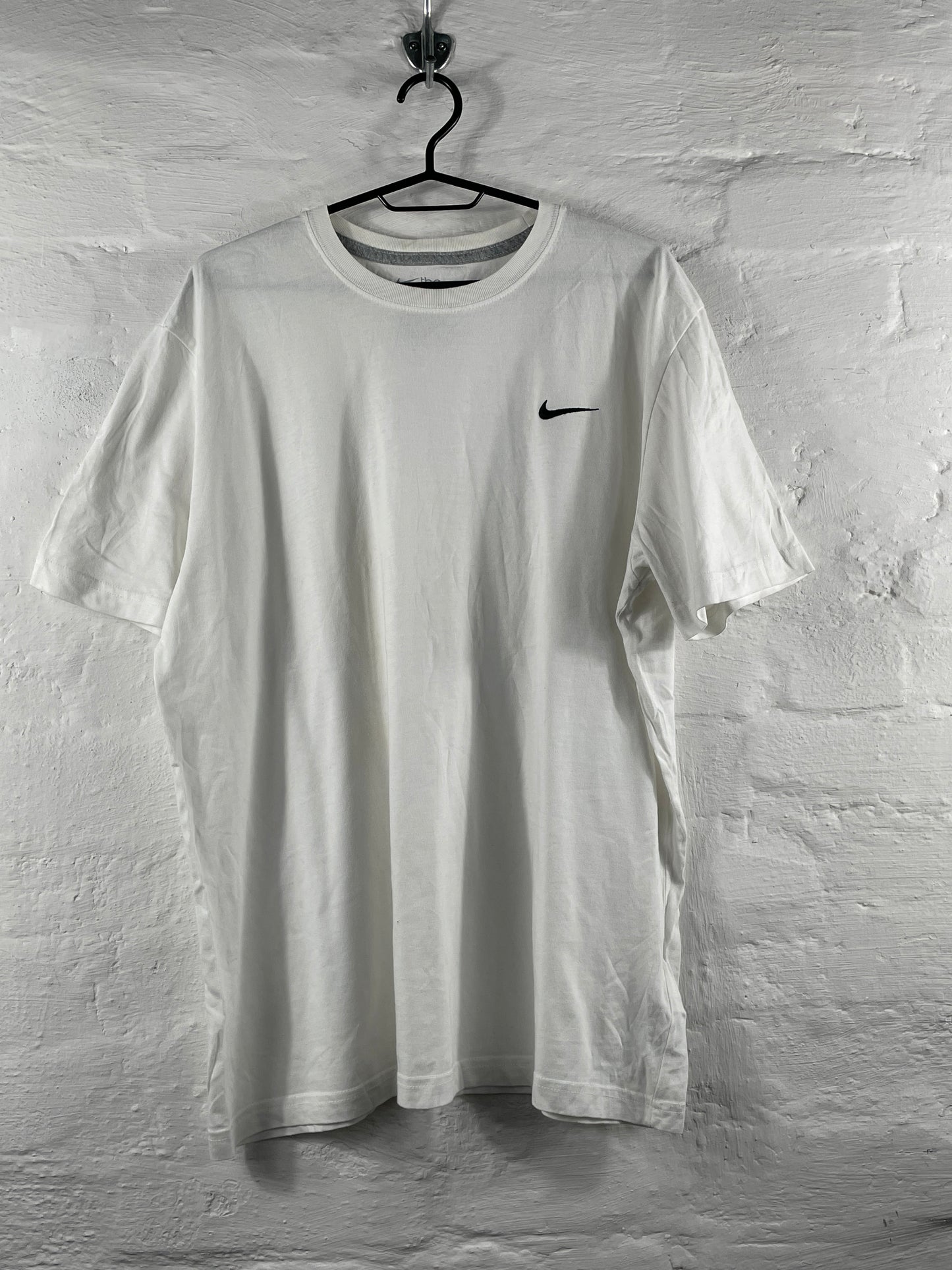 Nike – Athletic Dept. White T-Shirt, Größe XL (Regular Fit)