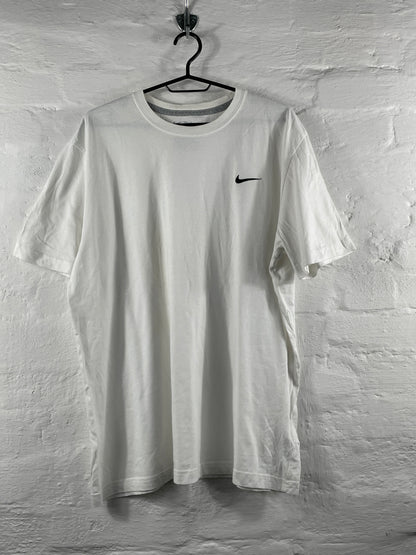 Nike – Athletic Dept. White T-Shirt, Größe XL (Regular Fit)