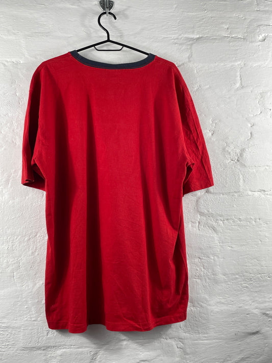 Tommy Hilfiger – Red Stripe Logo T-Shirt, Größe L