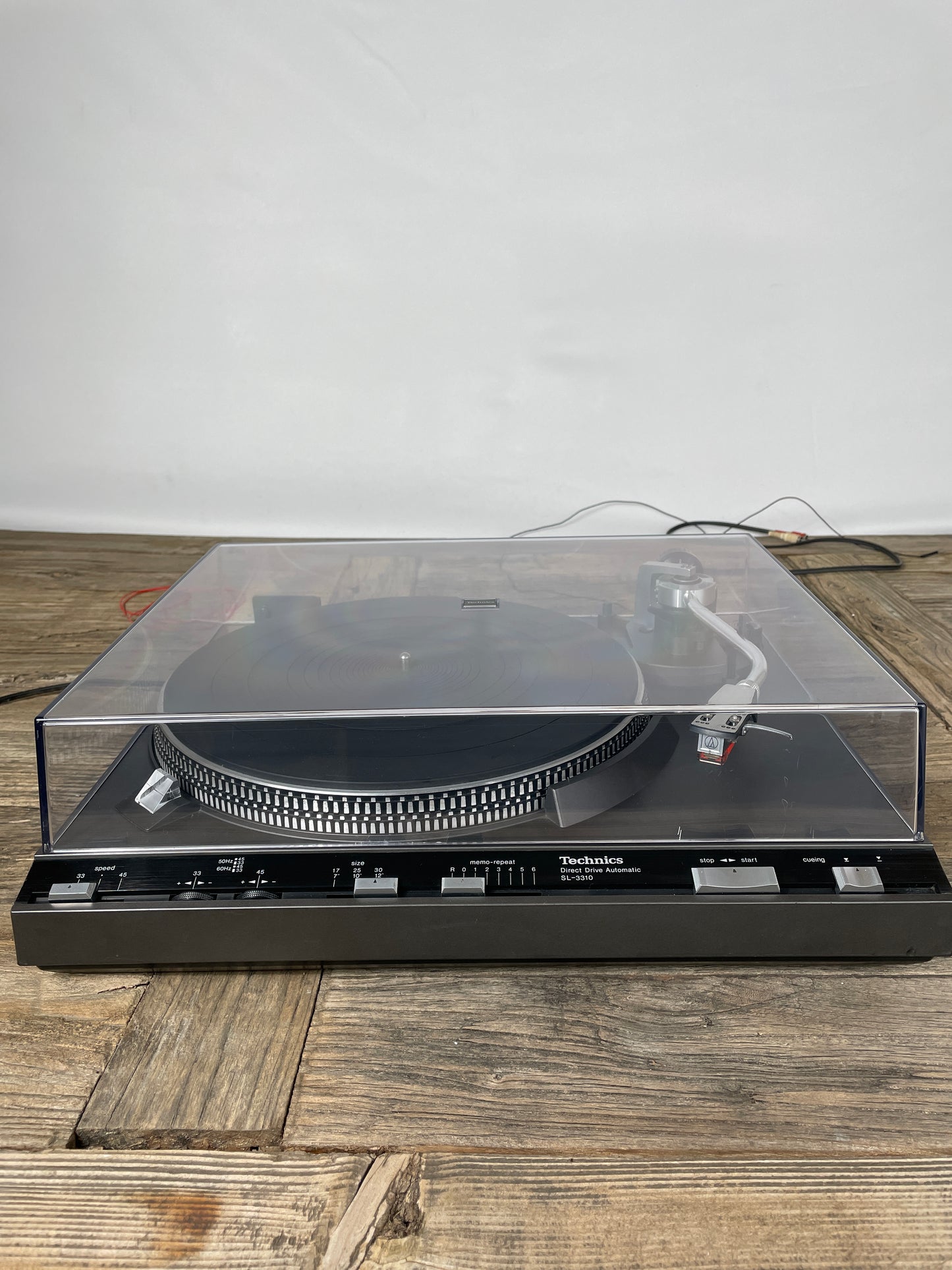 Technics SL-3310 Direktantrieb Plattenspieler – gewartet – Haube mit neuen Haltenasen