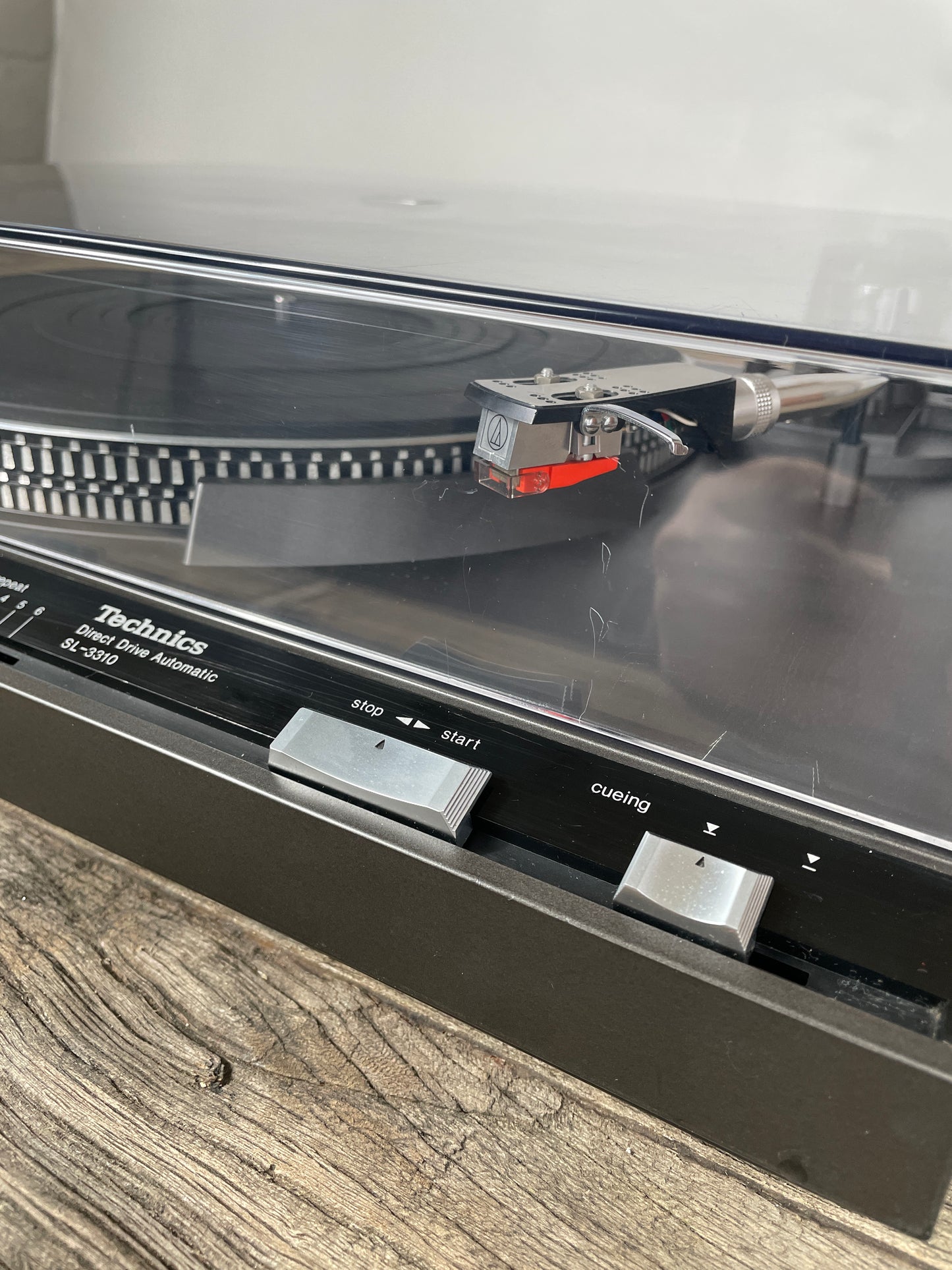 Technics SL-3310 Direktantrieb Plattenspieler – gewartet – Haube mit neuen Haltenasen