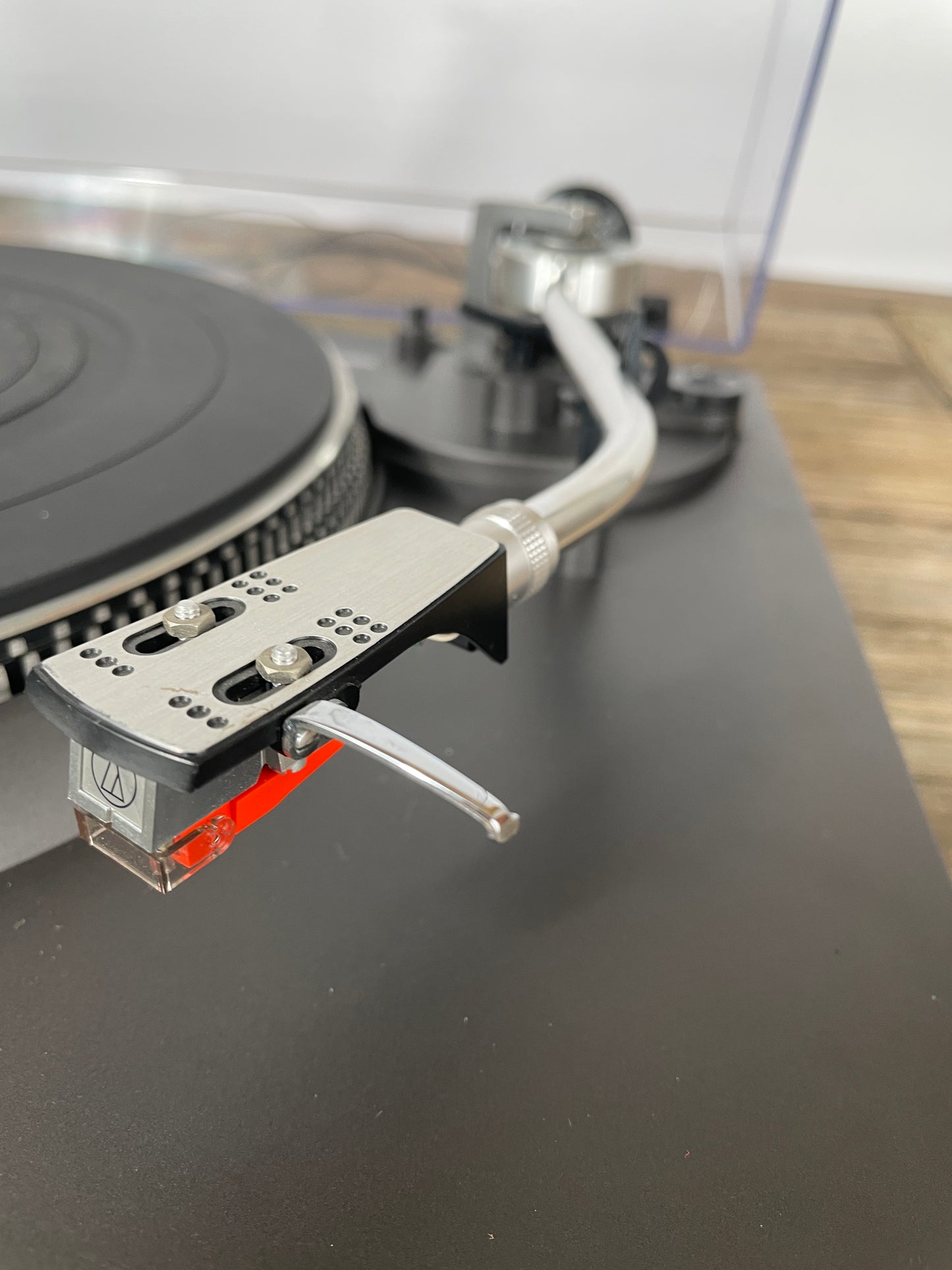 Technics SL-3310 Direktantrieb Plattenspieler – gewartet – Haube mit neuen Haltenasen