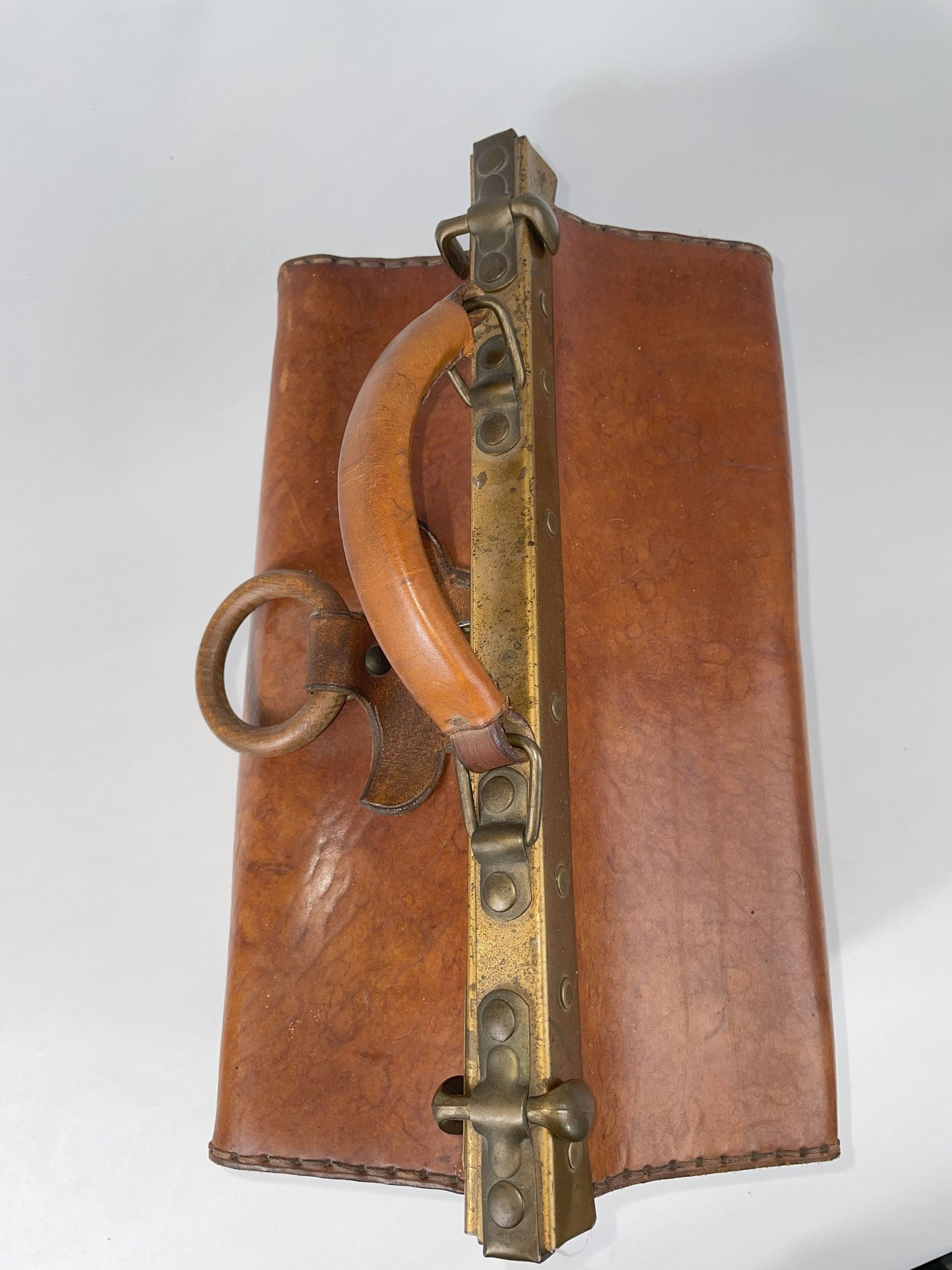 Arzttasche aus Leder - braun, Messingbeschläge, klassische Hebammentasche