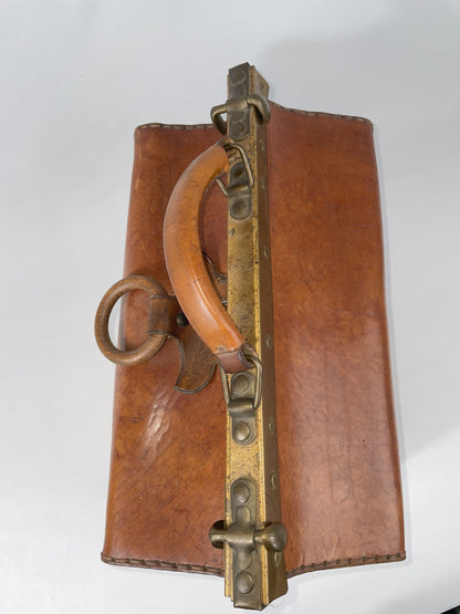 Arzttasche aus Leder - braun, Messingbeschläge, klassische Hebammentasche