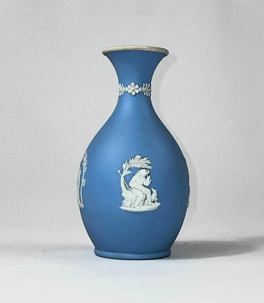 Wedgwood Jasperware Vase - Blau mit weißen Reliefs, England, klassische Keramikvase