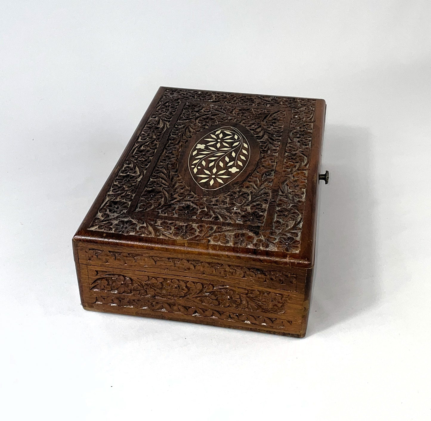 Handgeschnitzte Holzschatulle - Intarsienarbeit mit Perlmutt, Vintage Schmuck- oder Aufbewahrungsbox