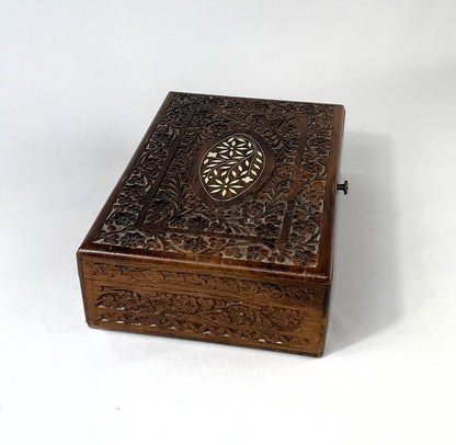 Handgeschnitzte Holzschatulle - Intarsienarbeit mit Perlmutt, Vintage Schmuck- oder Aufbewahrungsbox