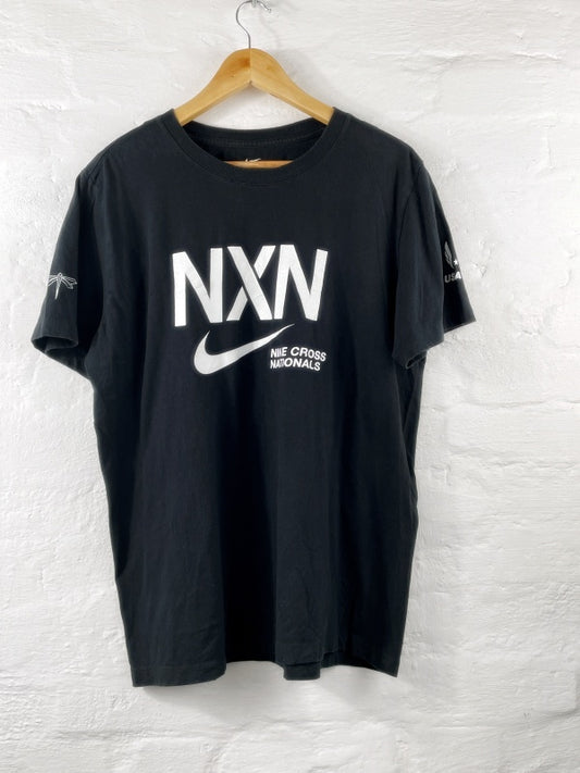 Nike – NXN Cross Nationals T-Shirt (The Nike Tee, Size L)