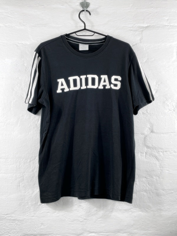 Adidas – Black Logo Tee mit 3-Streifen-Ärmeln (ca. mittlere 2010er Jahre)