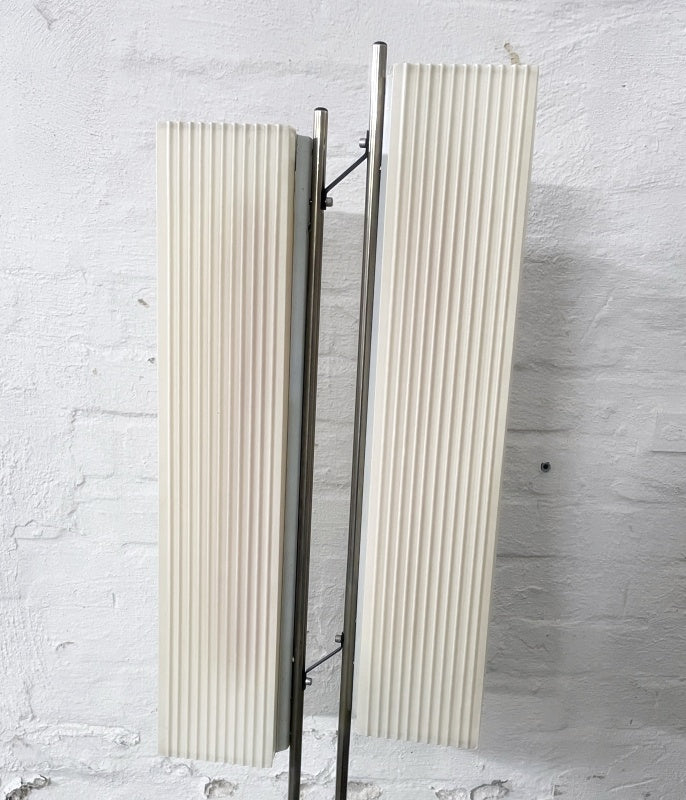 Seifert & Tilitz Berlin – Vintage Stehleuchte Modell 6067, verchromt mit Doppel-Acrylschirm