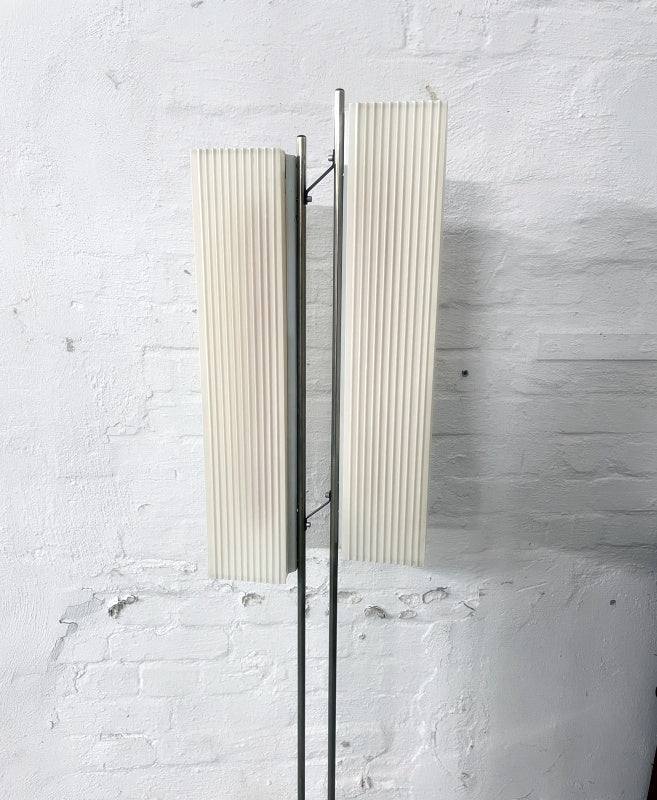 Seifert & Tilitz Berlin – Vintage Stehleuchte Modell 6067, verchromt mit Doppel-Acrylschirm