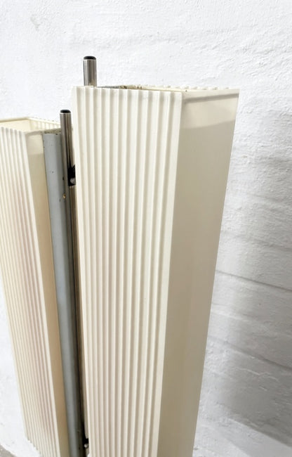 Seifert & Tilitz Berlin – Vintage Stehleuchte Modell 6067, verchromt mit Doppel-Acrylschirm