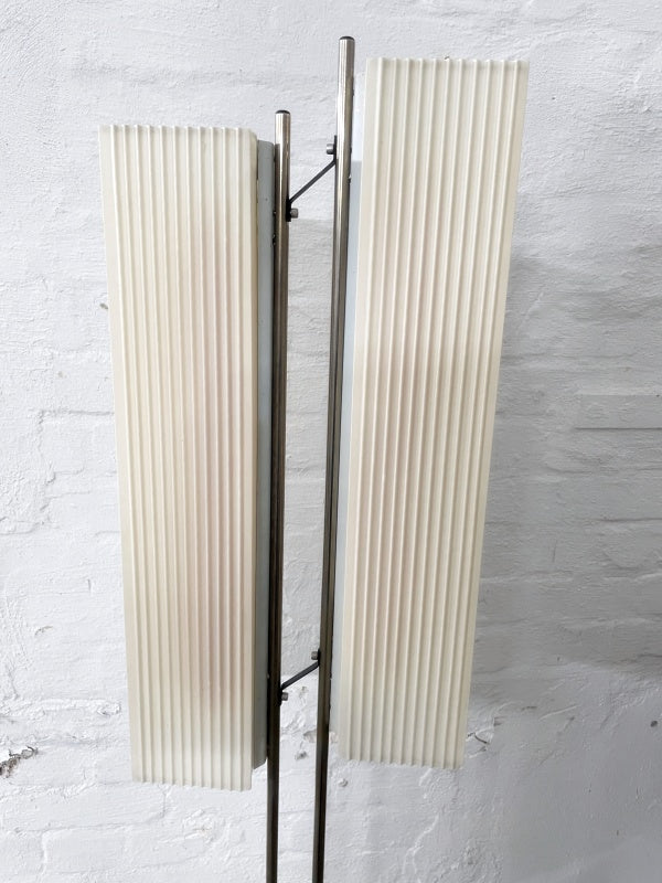 Seifert & Tilitz Berlin – Vintage Stehleuchte Modell 6067, verchromt mit Doppel-Acrylschirm