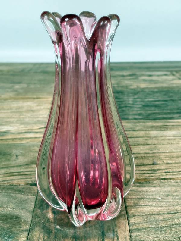 Schlanke roséfarbene Glasvase im Art-Glass-Stil – Vintage Design, ca. 18 cm