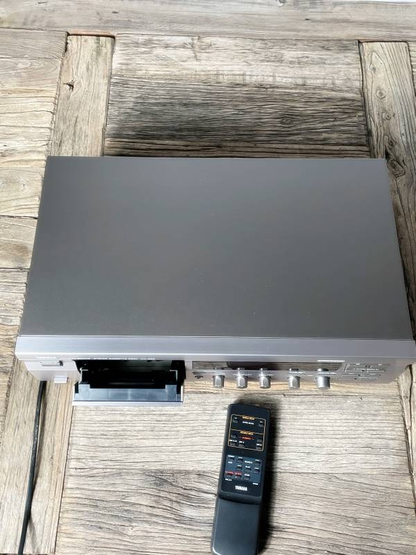 Yamaha KX-393 Stereo Kassettendeck – Natural Sound, Fernbedienung, geprüft