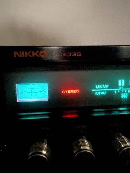 Nikko 3035 Stereo Receiver – sehr dunkle blaue Blende, Holzgehäuse, geprüft