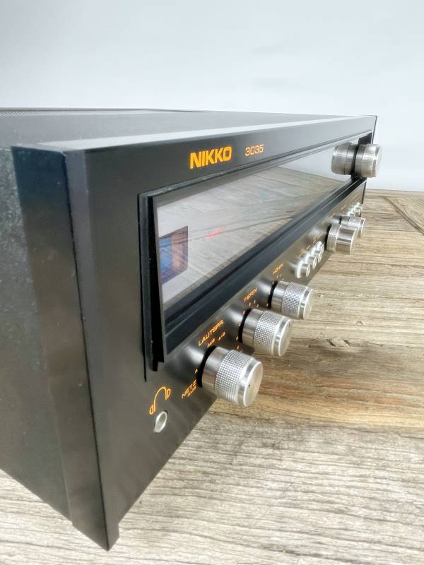 Nikko 3035 Stereo Receiver – sehr dunkle blaue Blende, Holzgehäuse, geprüft