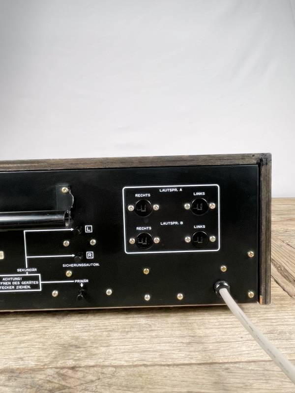 Nikko 3035 Stereo Receiver – sehr dunkle blaue Blende, Holzgehäuse, geprüft