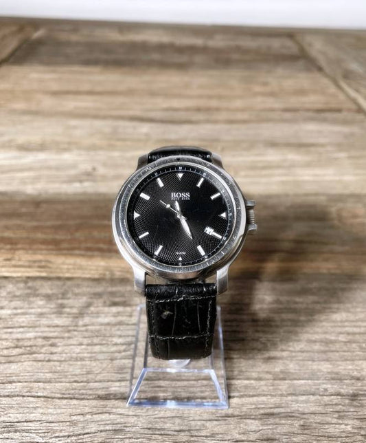 HUGO BOSS – Klassische Herren Armbanduhr mit schwarzem Zifferblatt & Lederband (Modern Classic)