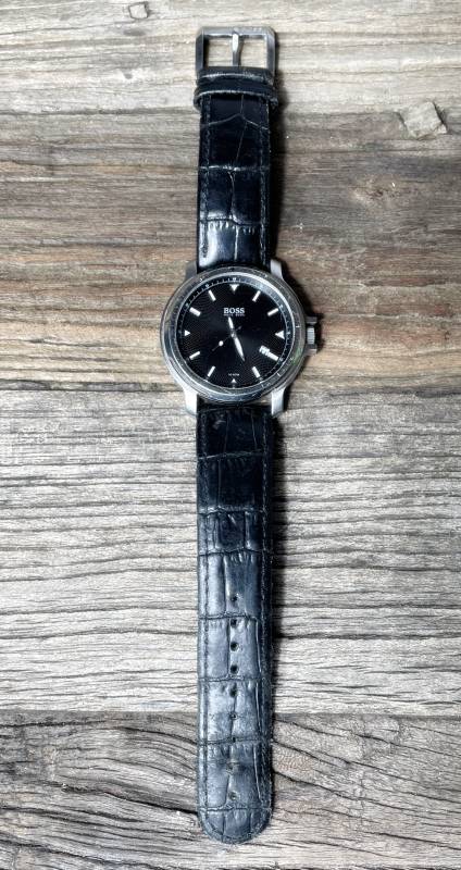 HUGO BOSS – Klassische Herren Armbanduhr mit schwarzem Zifferblatt & Lederband (Modern Classic)