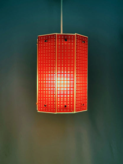Pendelleuchte 60er/70er Jahre – Geometrisches Design mit roten Glaspaneelen, Mid Century