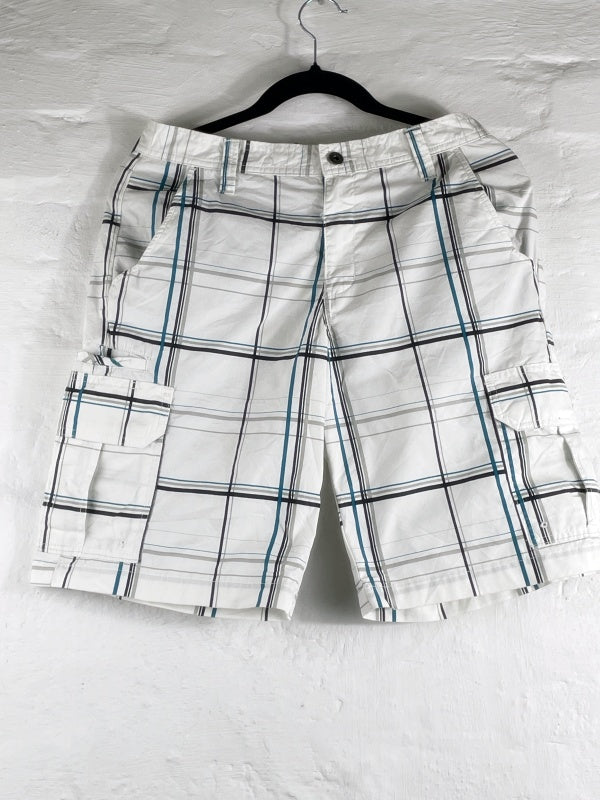 Dickies Retro Karo Shorts – Weiß mit Blau-Schwarz Muster, Größe 29