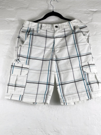 Dickies Retro Karo Shorts – Weiß mit Blau-Schwarz Muster, Größe 29