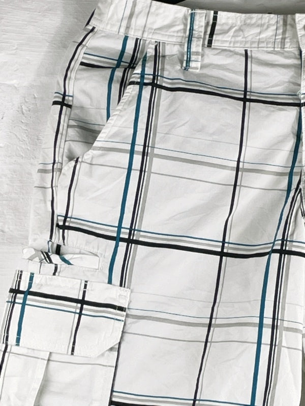 Dickies Retro Karo Shorts – Weiß mit Blau-Schwarz Muster, Größe 29