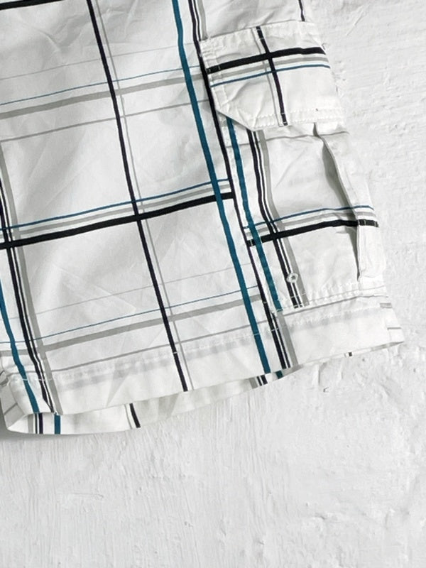 Dickies Retro Karo Shorts – Weiß mit Blau-Schwarz Muster, Größe 29