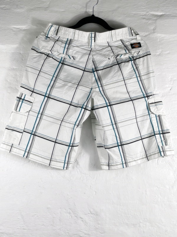 Dickies Retro Karo Shorts – Weiß mit Blau-Schwarz Muster, Größe 29