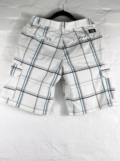 Dickies Retro Karo Shorts – Weiß mit Blau-Schwarz Muster, Größe 29