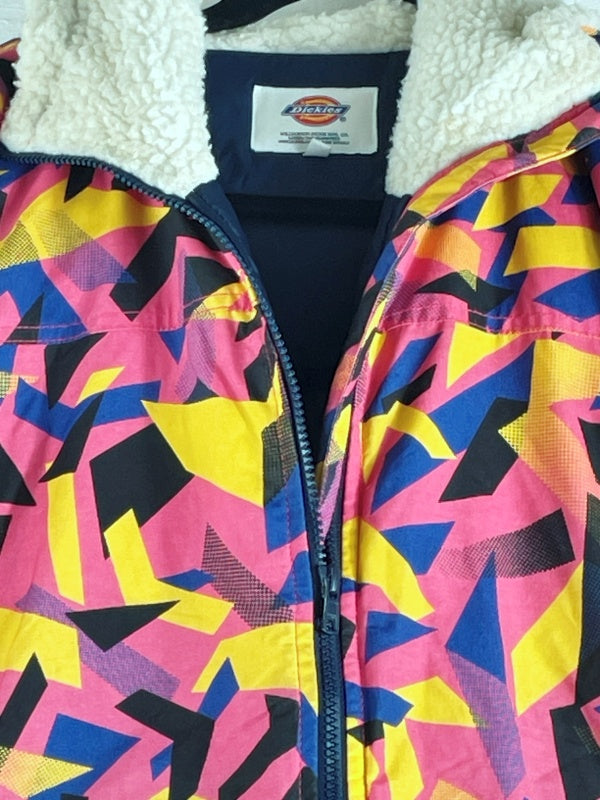 Dickies Retro Jacke mit buntem Allover-Print – Größe XL (fällt kleiner aus), Fleecegefüttert