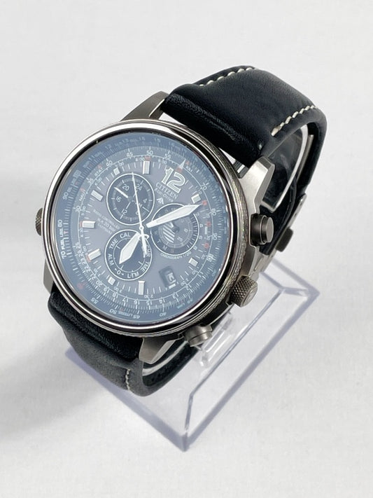 Citizen Eco-Drive Funkuhr – Chronograph, Titan-Gehäuse, Saphirglas, Lederarmband