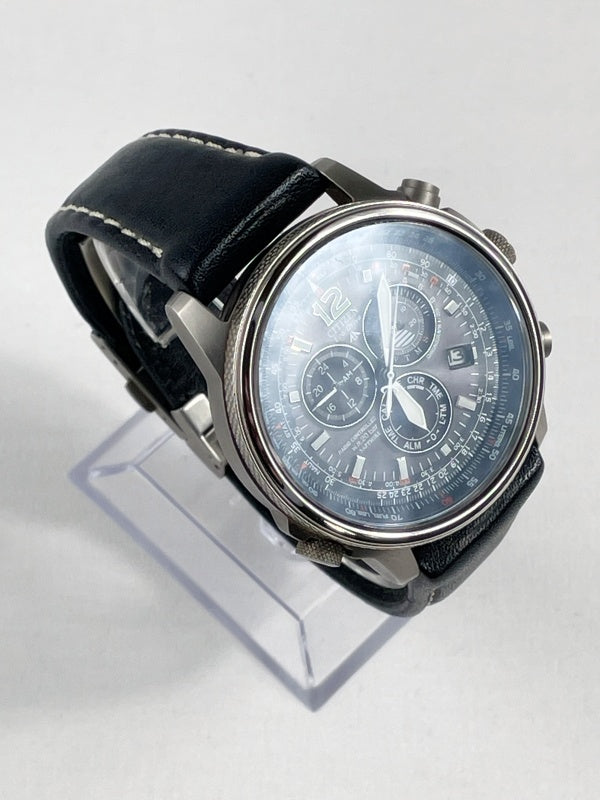 Citizen Eco-Drive Funkuhr – Chronograph, Titan-Gehäuse, Saphirglas, Lederarmband