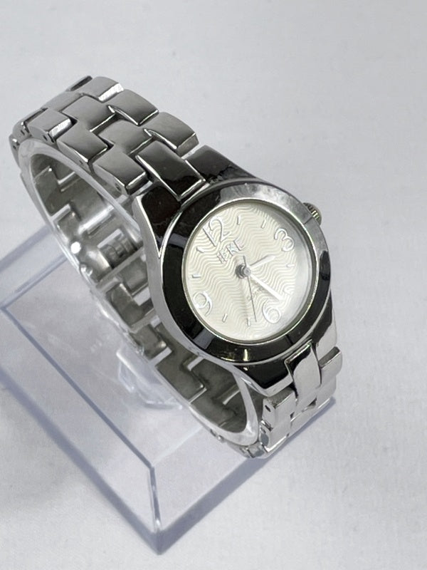 IEKE Damen Armbanduhr – Edelstahl, Quarzwerk, Silberarmband