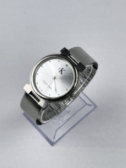 Calvin Klein Damenarmbanduhr – Swiss Made, Edelstahl, silbernes Zifferblatt