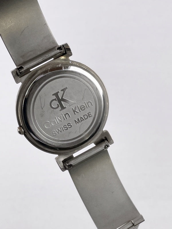 Calvin Klein Damenarmbanduhr – Swiss Made, Edelstahl, silbernes Zifferblatt