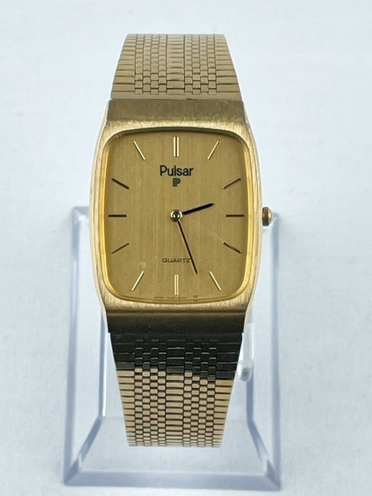Pulsar Quarzuhr – Goldfarbenes Vintage Design mit Edelstahlarmband