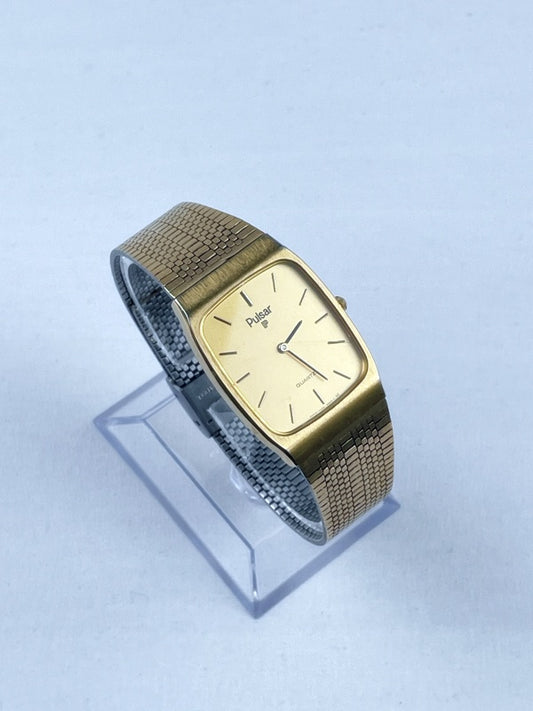 Pulsar Quarzuhr – Goldfarbenes Vintage Design mit Edelstahlarmband