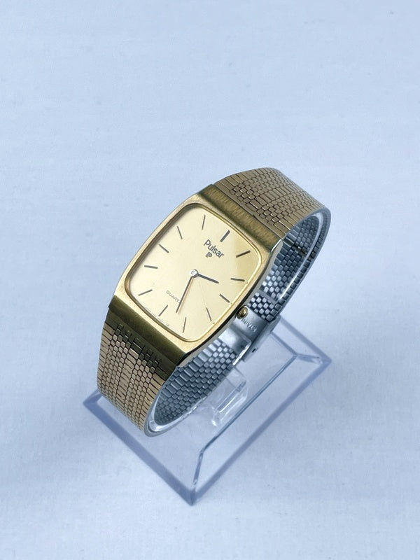 Pulsar Quarzuhr – Goldfarbenes Vintage Design mit Edelstahlarmband