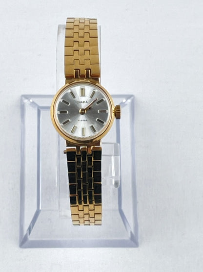 Elegante Retro Damenarmbanduhr Chaka – Goldfarbenes Armband, Handaufzug