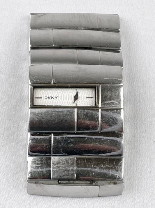 Elegante DKNY Damenarmbanduhr – Edelstahl, modernes Design